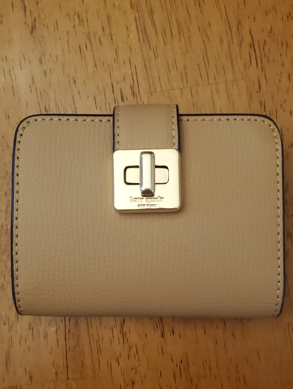 kate spade  pebbled leather card case with turn lock